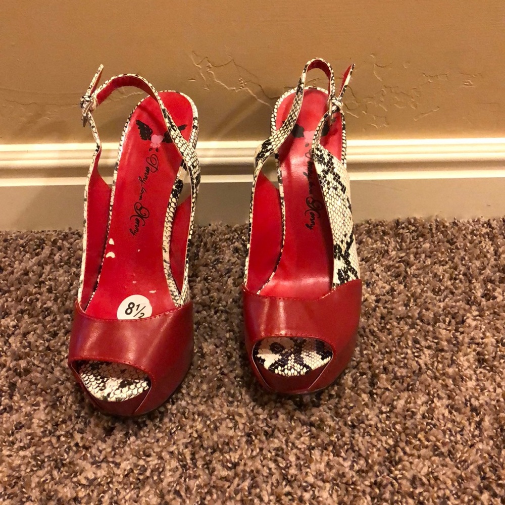 Penny loves Kenny heels